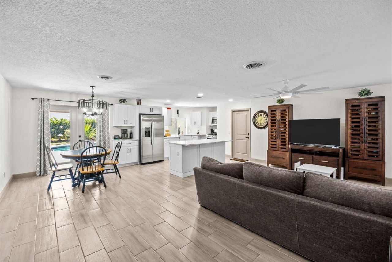 907 Antigua Avenue, Fort Pierce, FL 34982 Photo