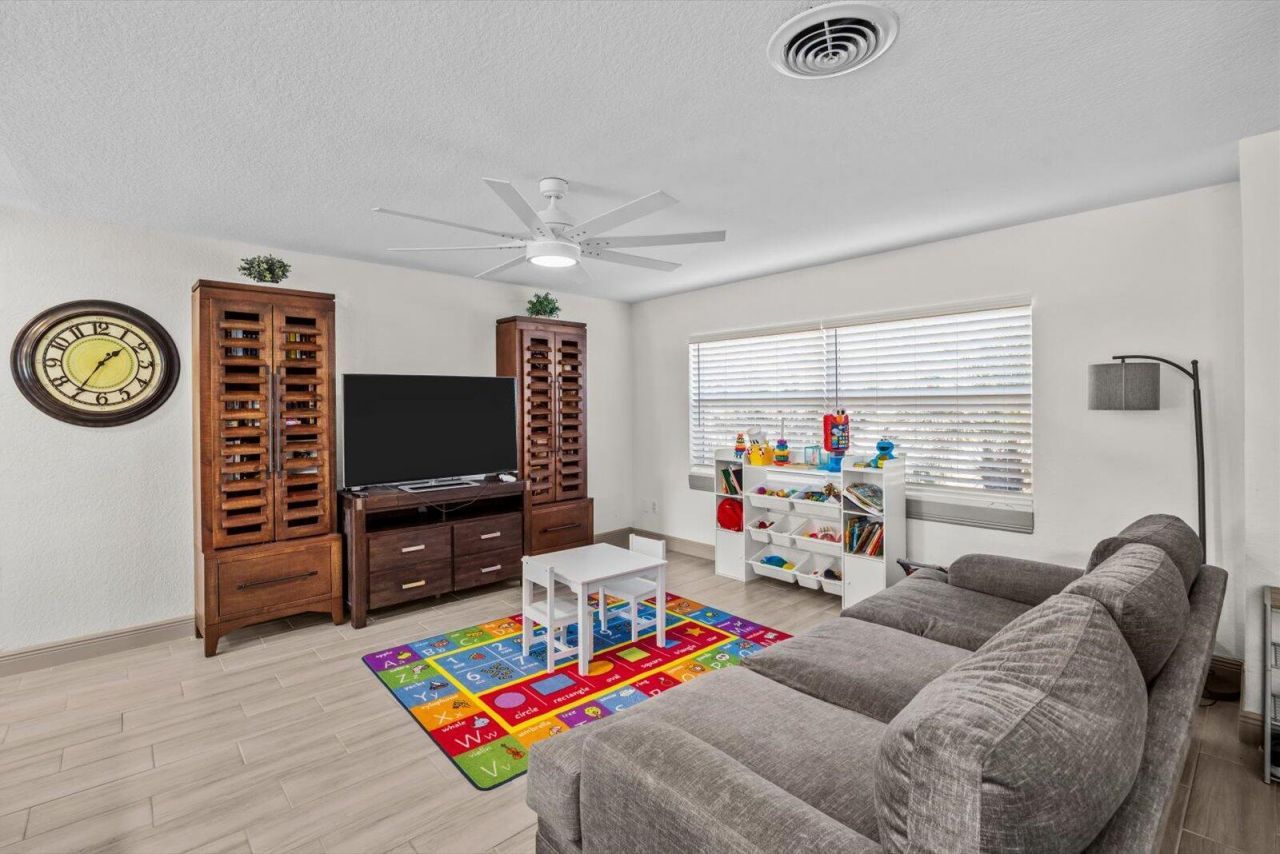 907 Antigua Avenue, Fort Pierce, FL 34982 Photo