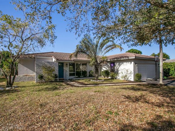 846 Ramblewood Drive, Coral Springs, FL 33071