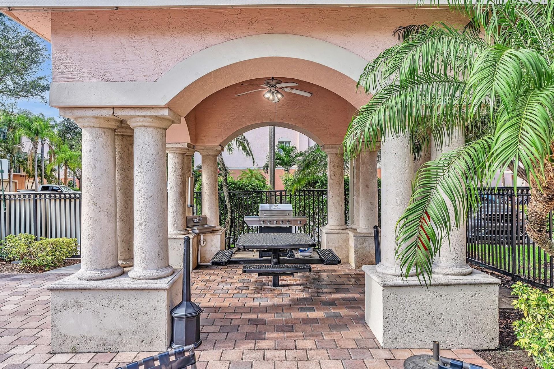 2131 SE 10th Avenue, Unit 1117, Fort Lauderdale, FL 33316 Photo