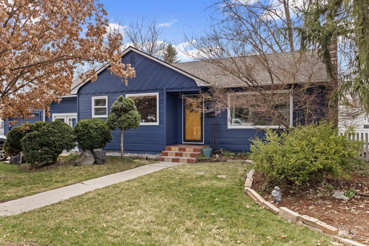 3203 N Treasure Dr, Boise, ID 83703 Main Photo