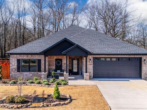 1265 Essex Drive, Benton, AR 72019