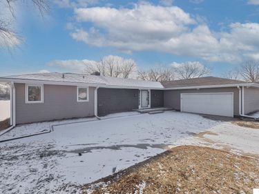 460 Lakehurst Drive, Waterloo, NE 68069