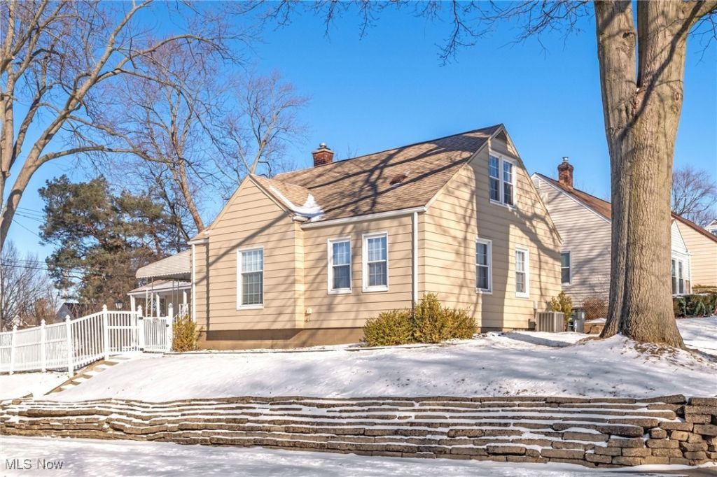 1595 Evergreen Avenue, Akron, OH 44301 Main Photo