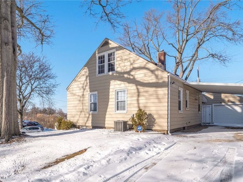 1595 Evergreen Avenue, Akron, OH 44301 Photo 2