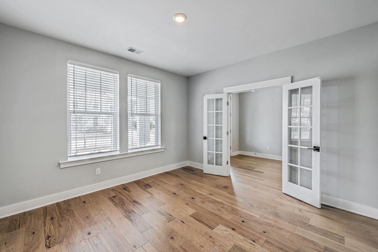 212 Clearblue Lp Photo 11