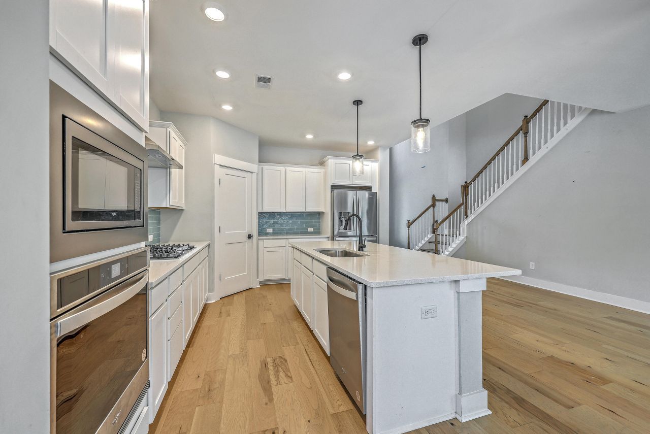 212 Clearblue Lp Photo 13