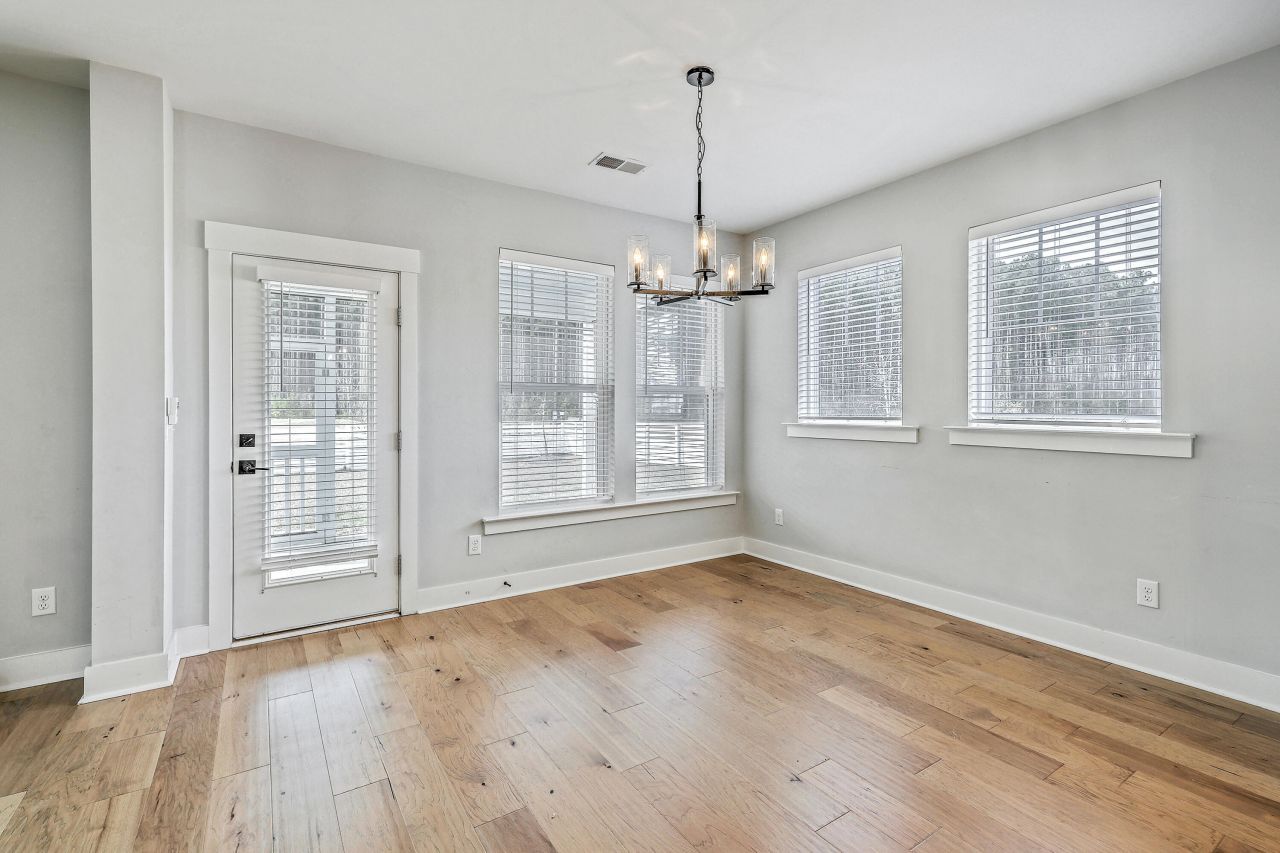 212 Clearblue Lp Photo 15