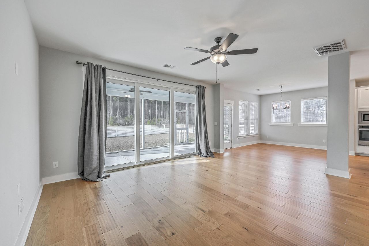 212 Clearblue Lp Photo 18