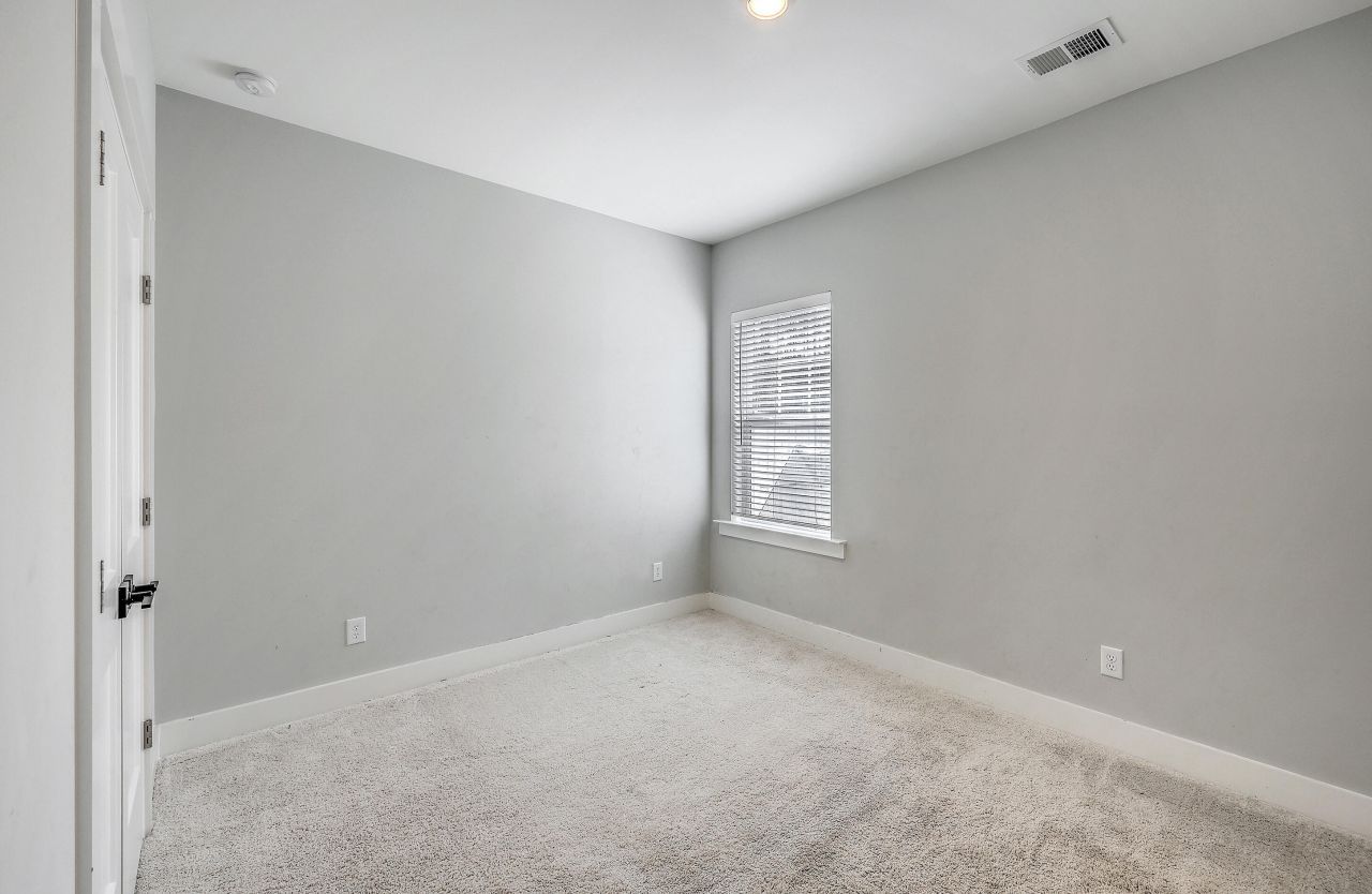 212 Clearblue Lp Photo 21