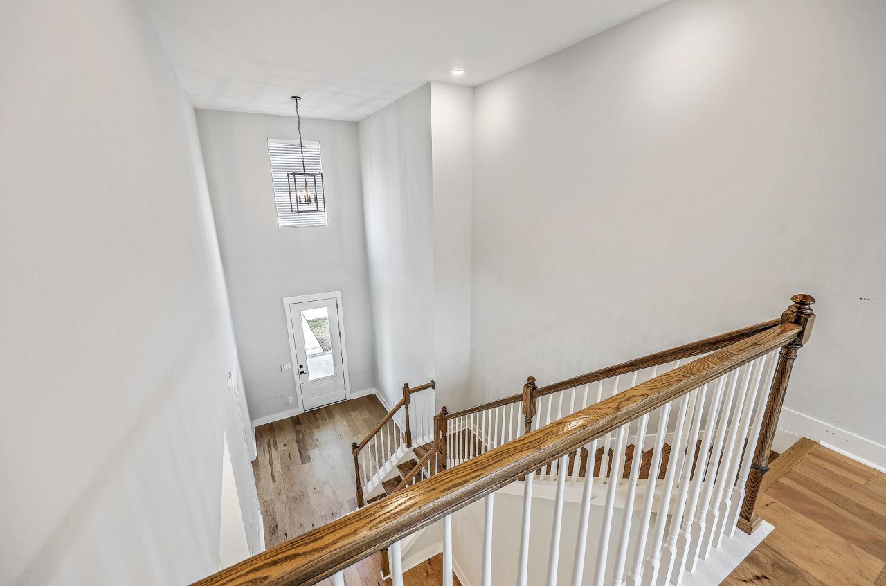 212 Clearblue Lp Photo 22