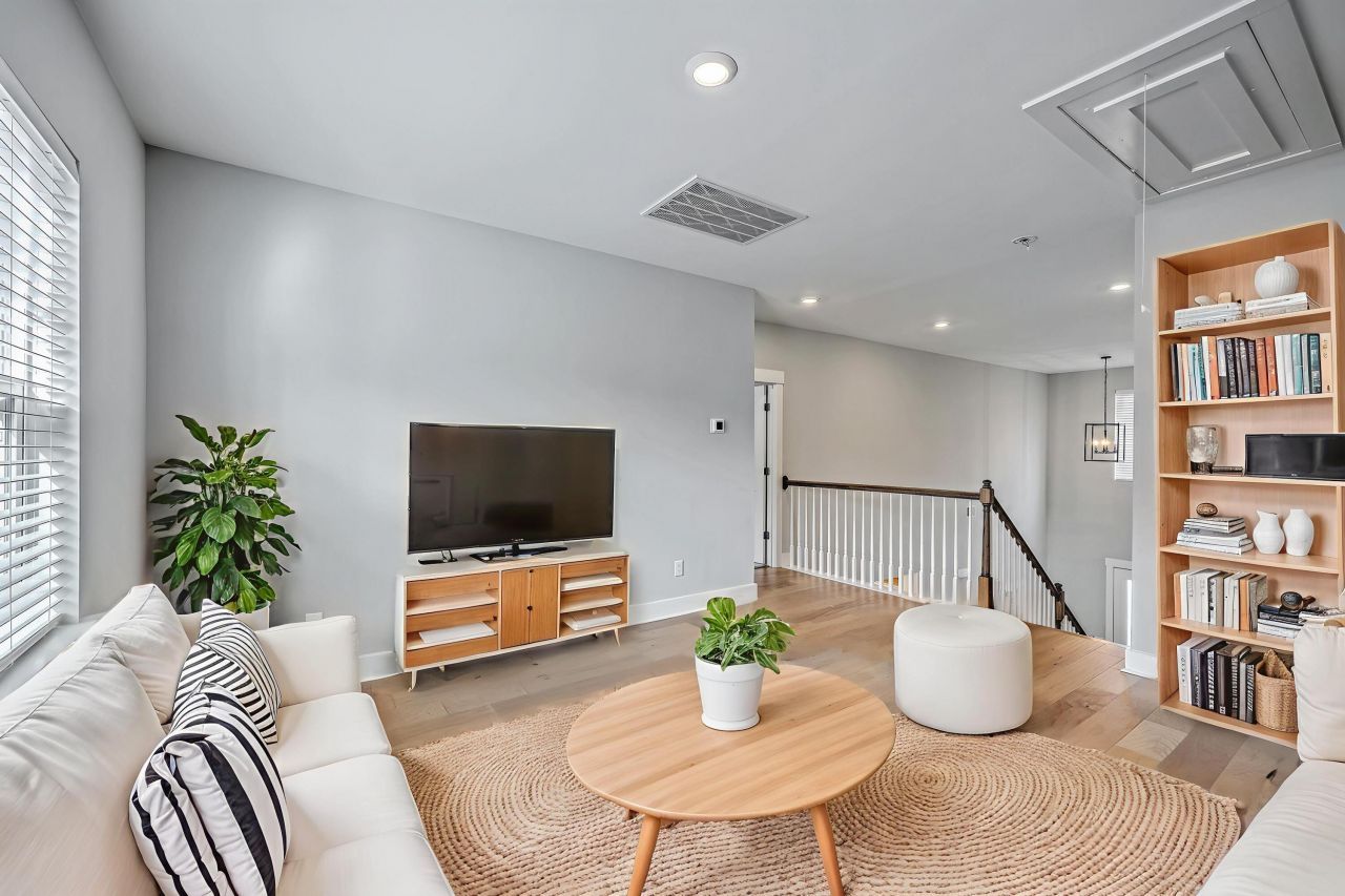 212 Clearblue Lp Photo 23