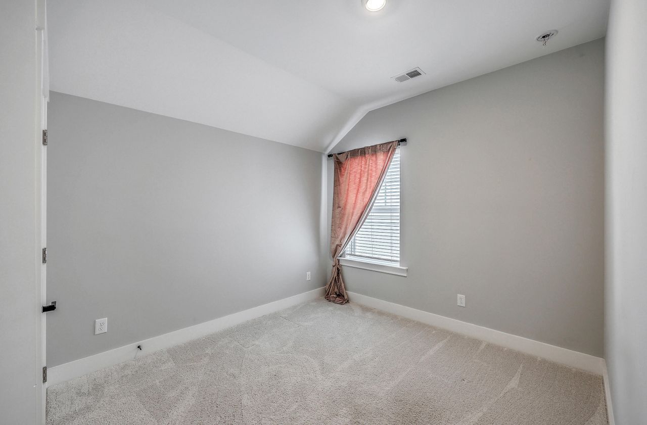 212 Clearblue Lp Photo 26