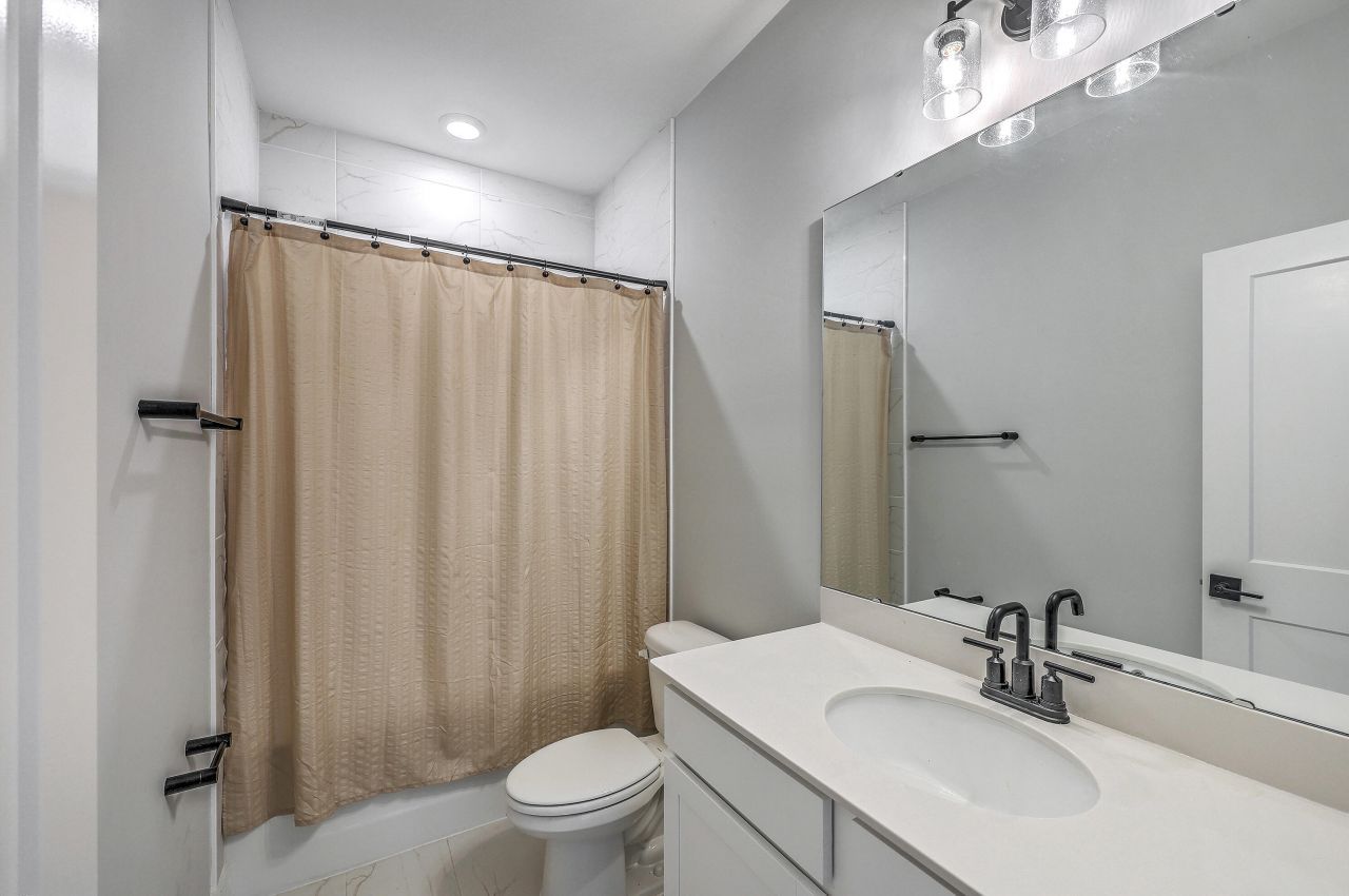 212 Clearblue Lp Photo 27