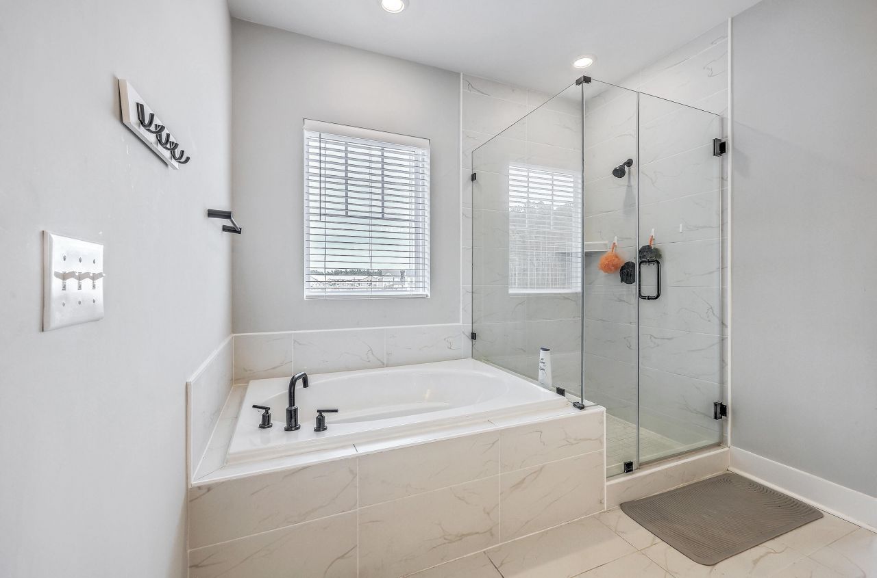 212 Clearblue Lp Photo 30