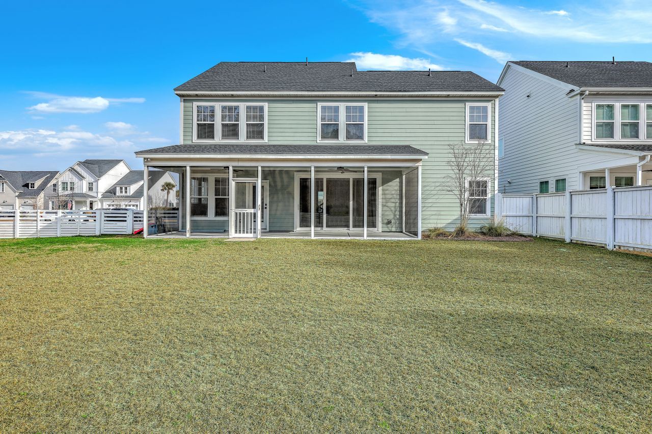 212 Clearblue Lp Photo 6