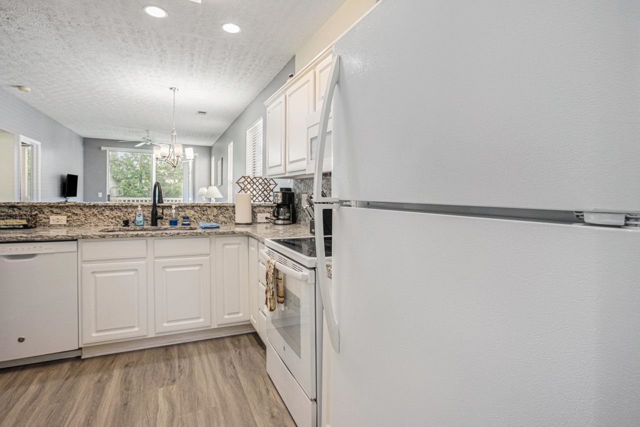 620 River Oaks Dr. Photo 11