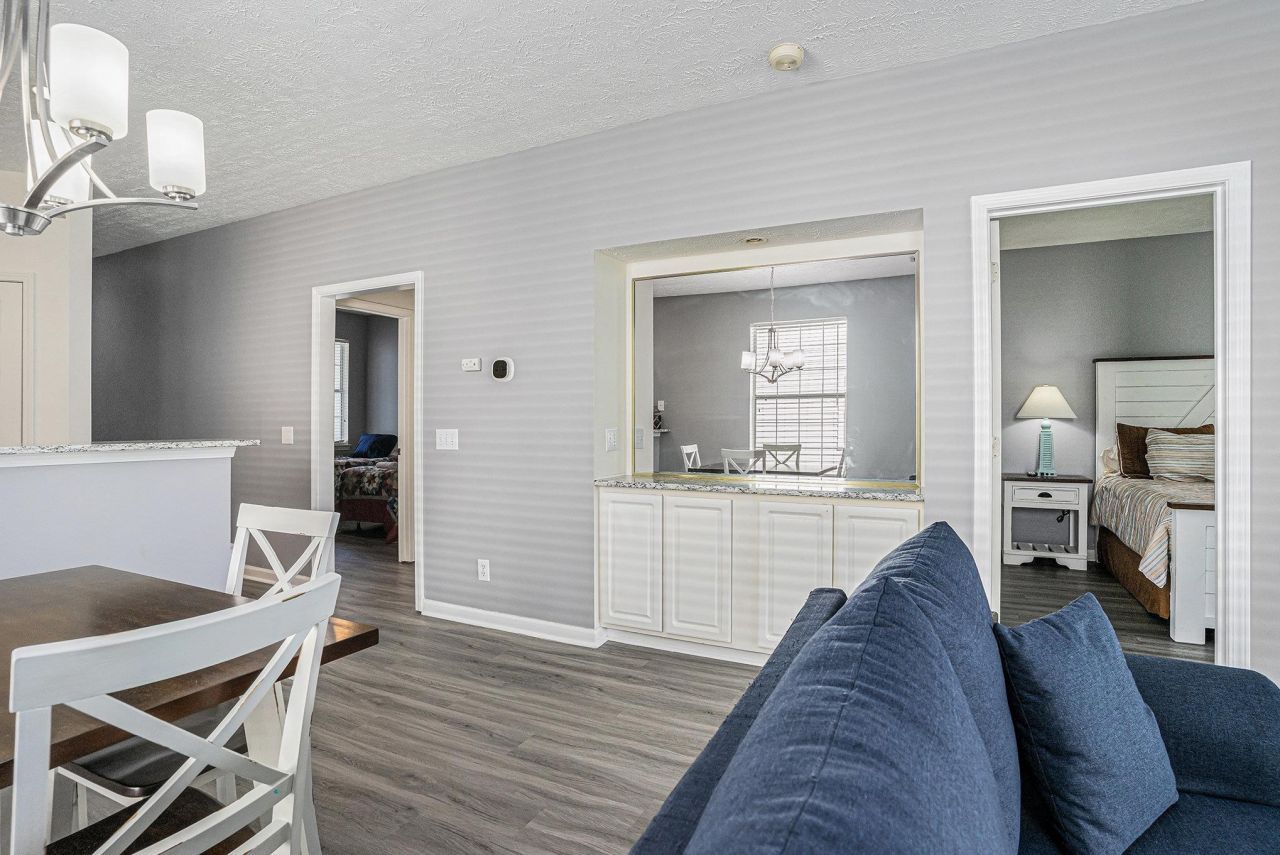 620 River Oaks Dr. Photo 6