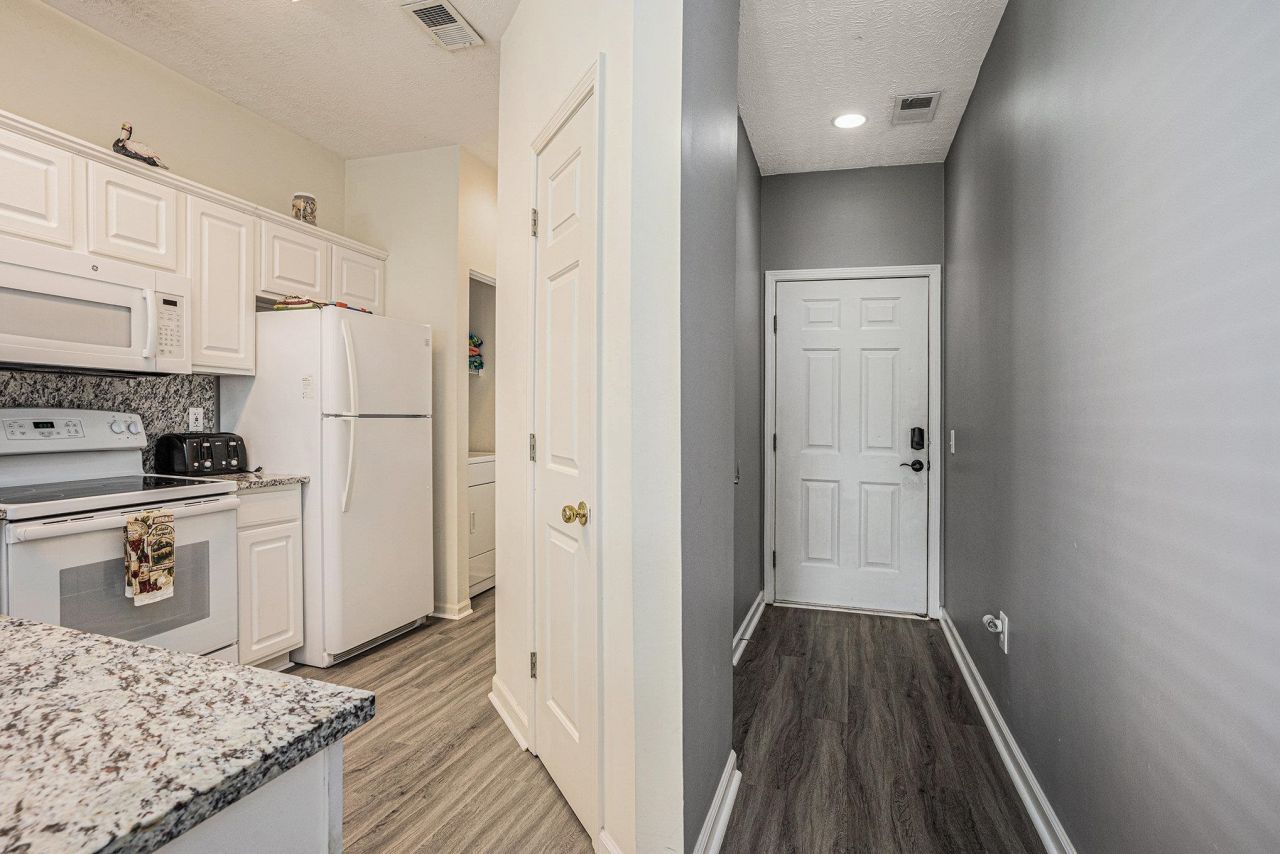 620 River Oaks Dr. Photo 9