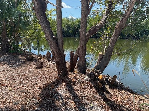 7156 Cobiac DR, ST. JAMES CITY, FL 33956