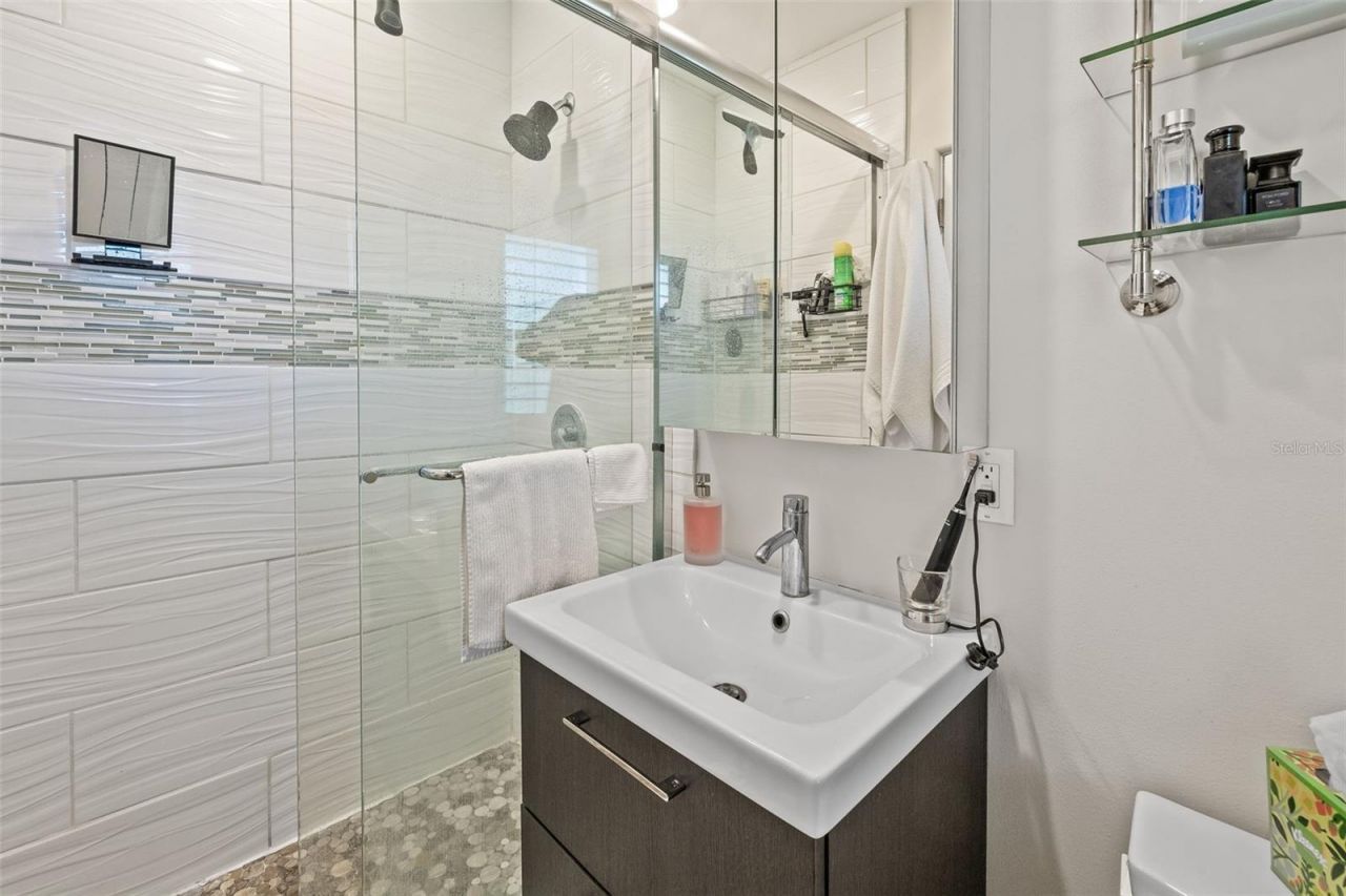 410 12th Avenue Ne, Unit 8, Saint Petersburg, FL 33701 Photo