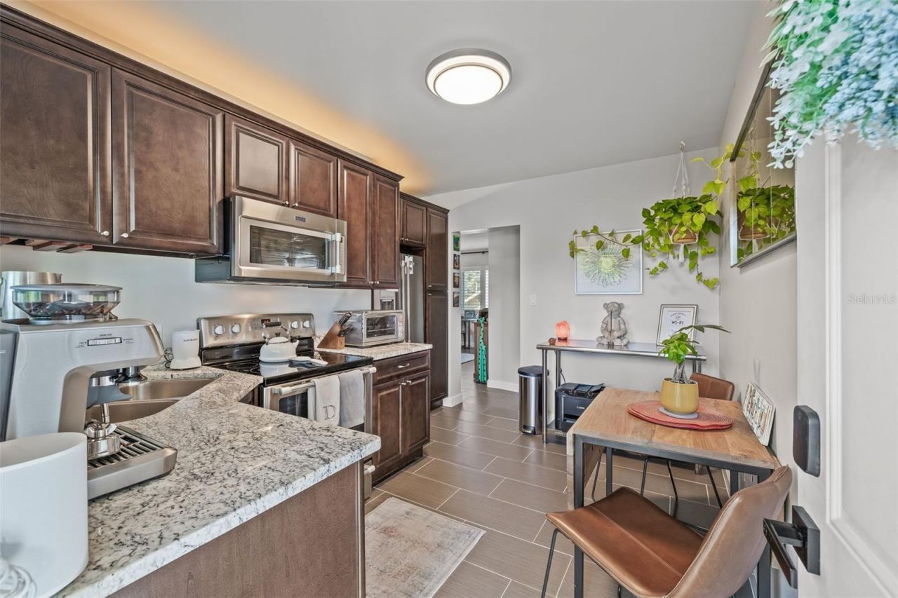 410 12th Avenue Ne, Unit 8, Saint Petersburg, FL 33701 Photo