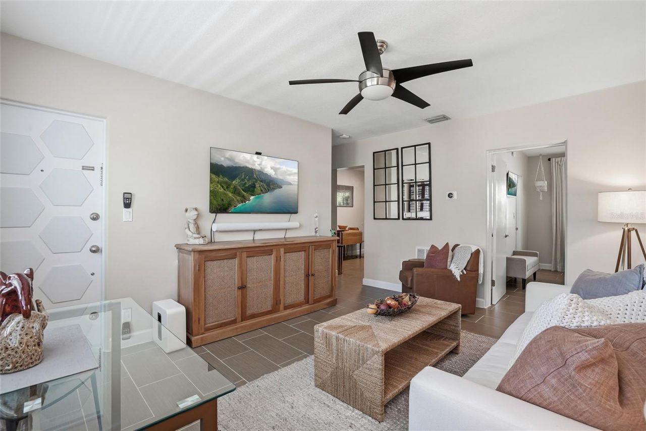 410 12th Avenue Ne, Unit 8, Saint Petersburg, FL 33701 Photo