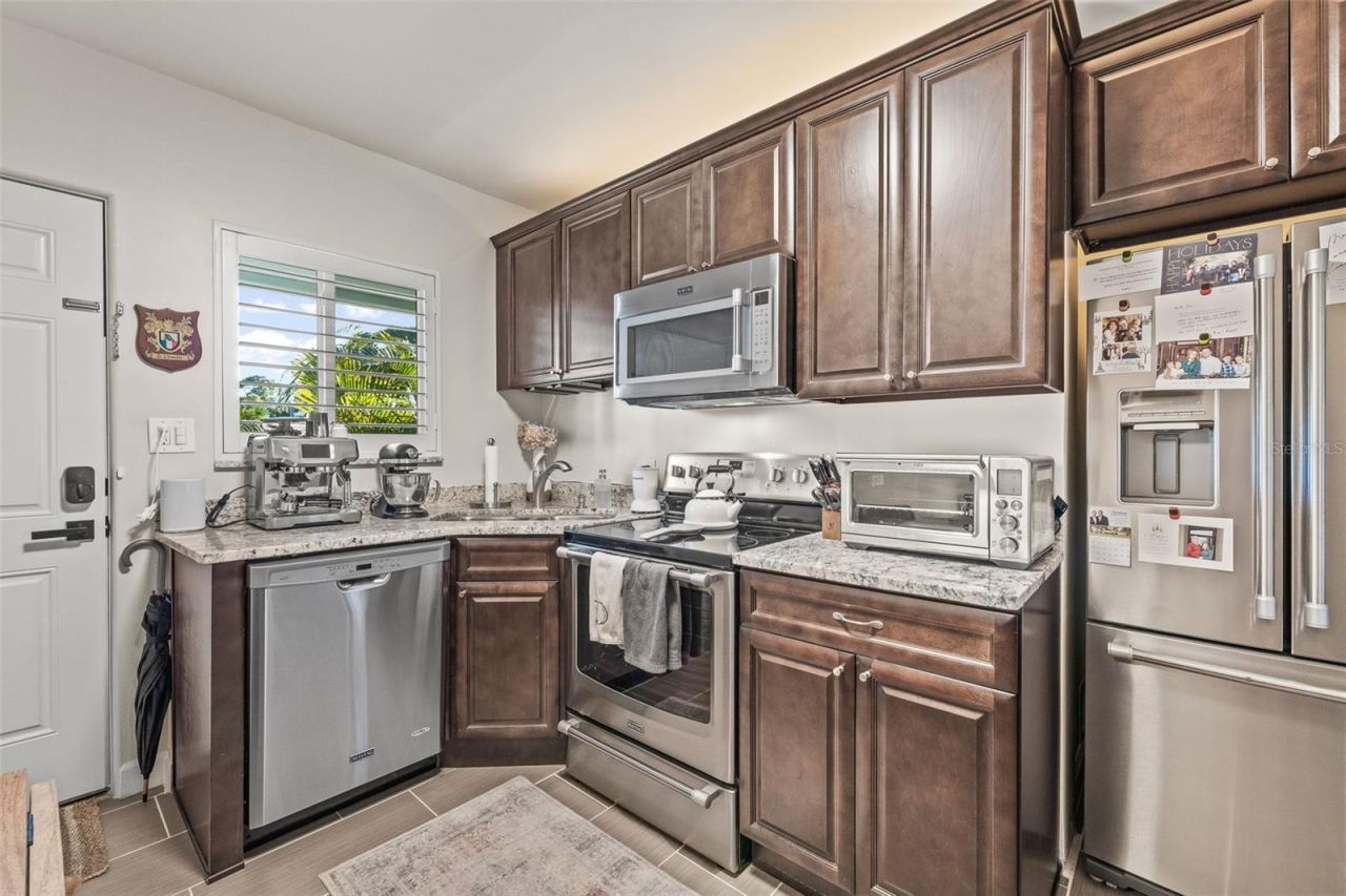 410 12th Avenue Ne, Unit 8, Saint Petersburg, FL 33701 Photo