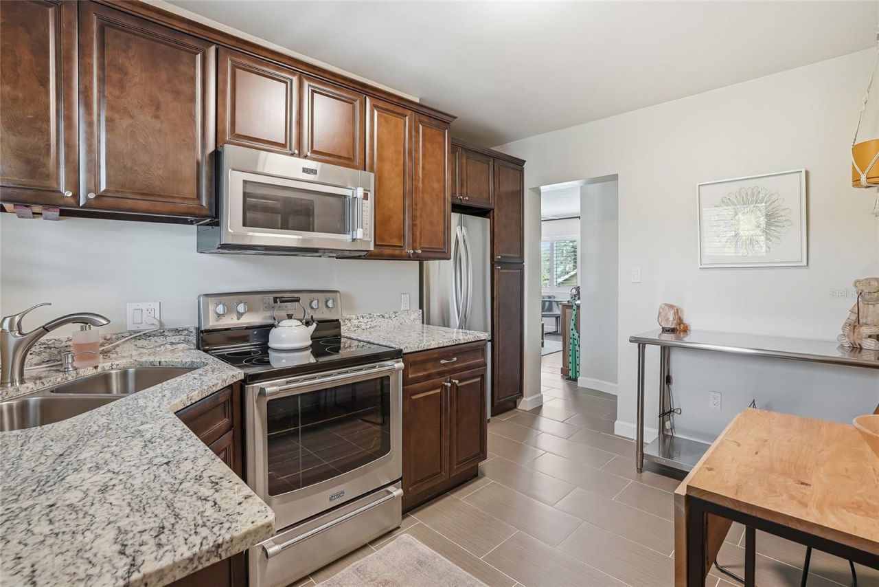 410 12th Avenue Ne, Unit 8, Saint Petersburg, FL 33701 Photo