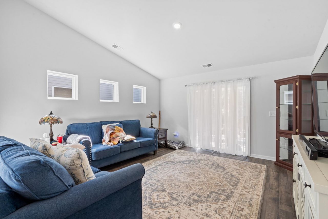 1404 Jardine Loop Photo 13