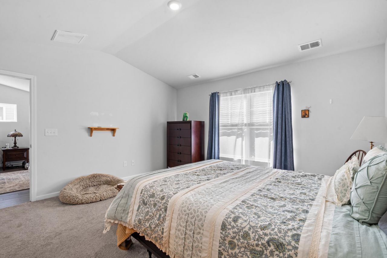 1404 Jardine Loop Photo 16