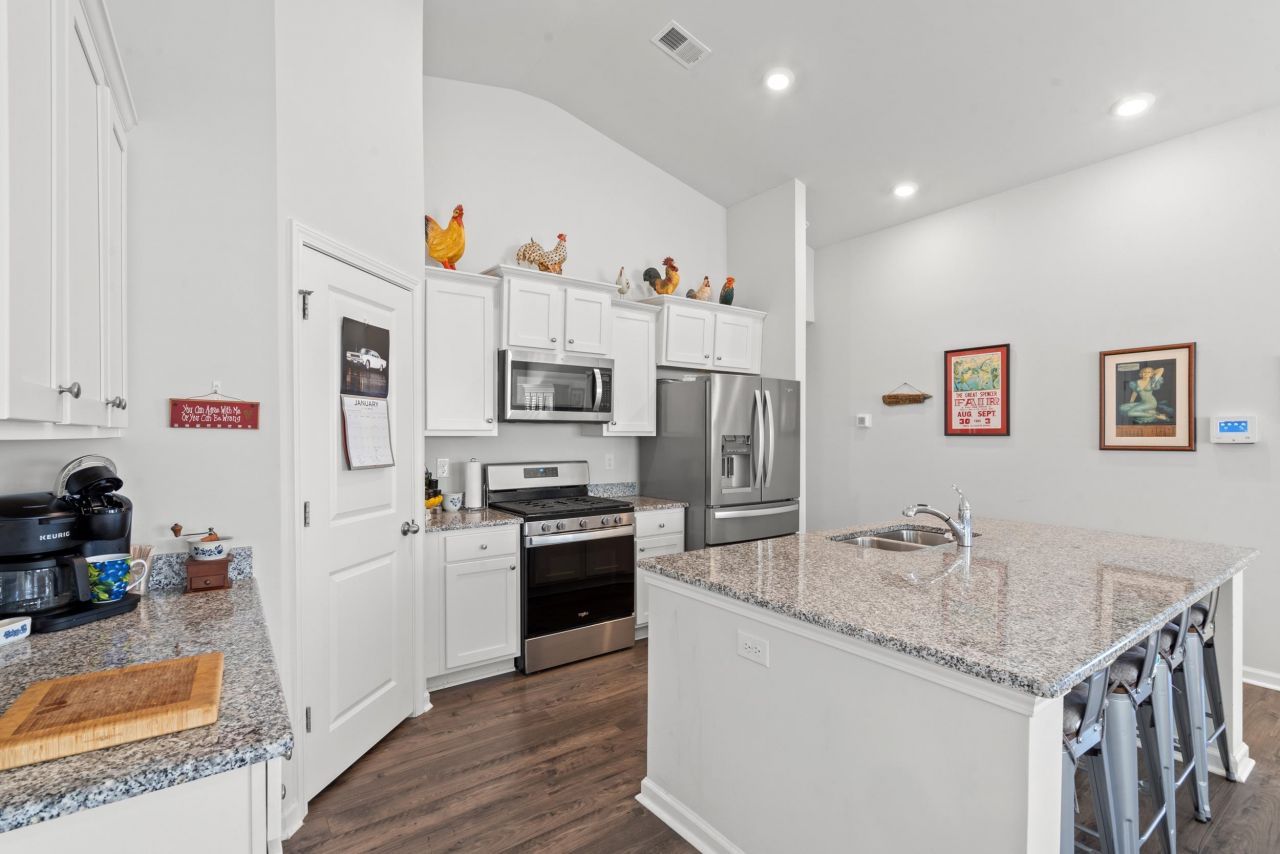 1404 Jardine Loop Photo 20