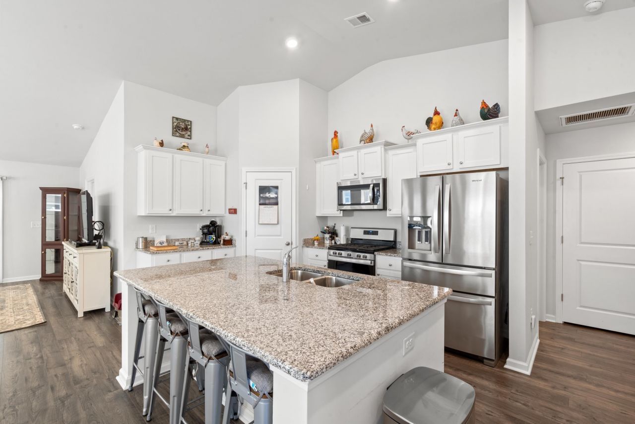 1404 Jardine Loop Photo 22