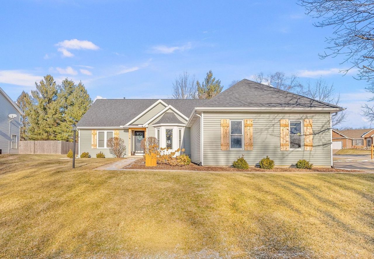 1730 E Rusholme Street, Davenport, IA 52803 Main Photo