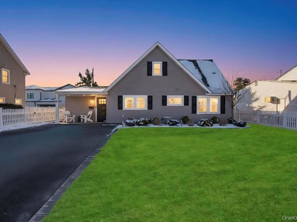 10 Petal Lane, Hicksville, NY 11801