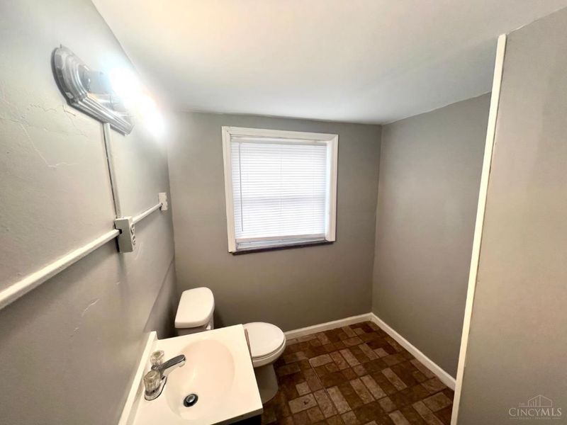 3162 Sunshine Avenue, Cincinnati, OH 45211 Photo 12