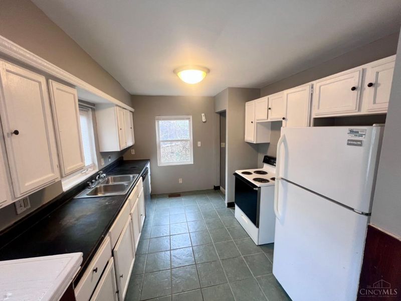 3162 Sunshine Avenue, Cincinnati, OH 45211 Photo 6