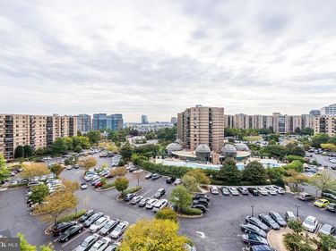 8370 GREENSBORO DRIVE, Unit 223, MCLEAN, VA 22102