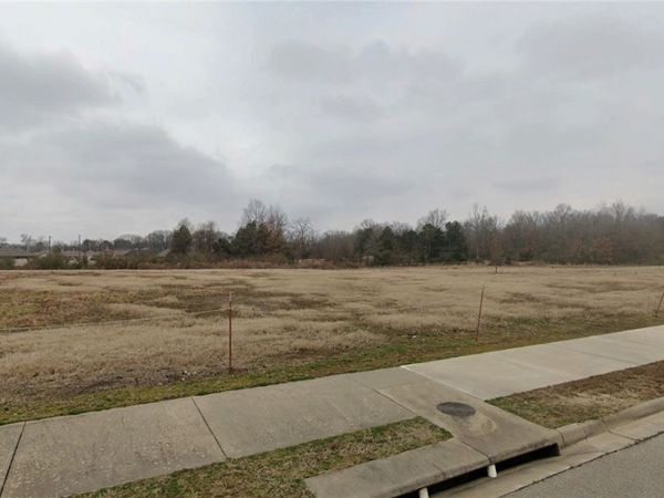 1900 Fairway Boulevard , Russellville, AR 72802