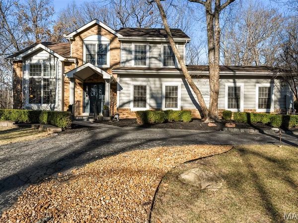 840 Angleterre Drive, Creve Coeur, MO 63141
