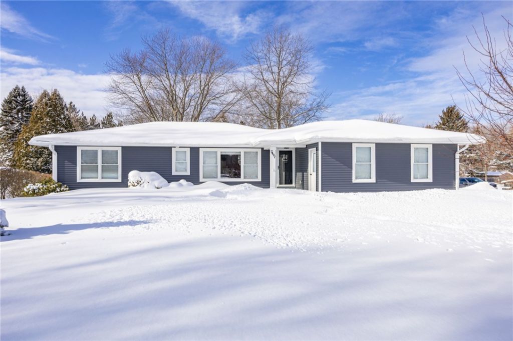 7497 Lake Avenue, Williamson, NY 14589 Main Photo