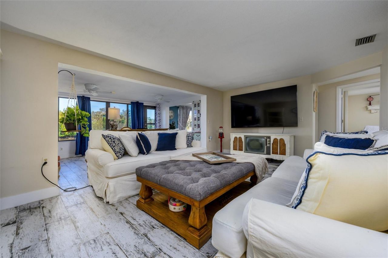 1053 Grand Boulevard, Holiday, FL 34690 Photo