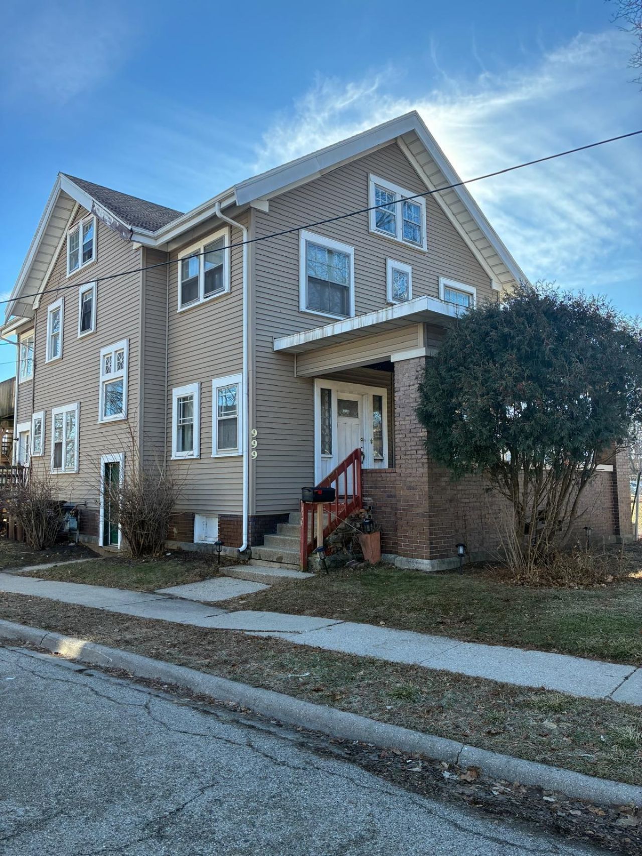 999 N Main Street, ROCKFORD, IL 61103