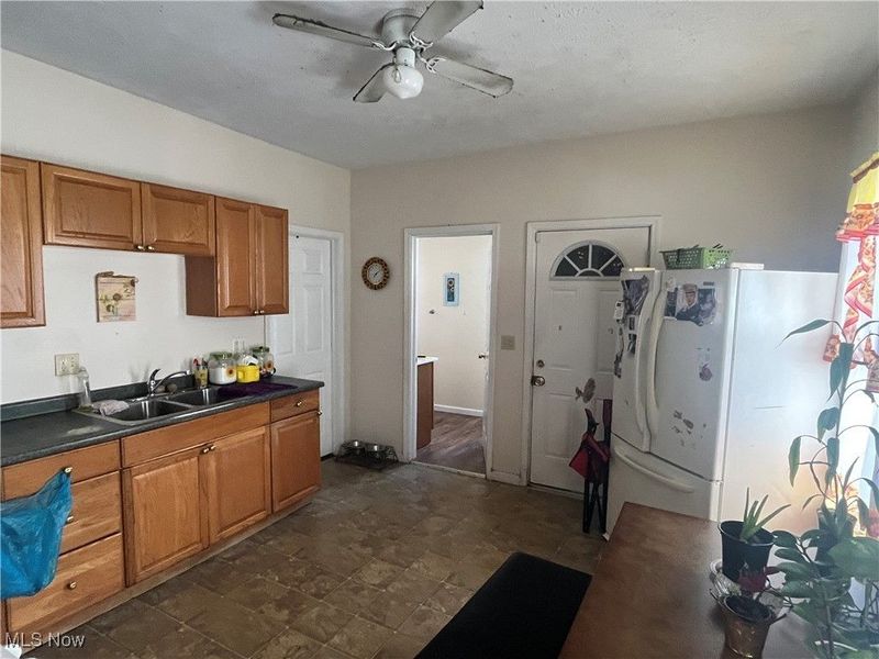 7704 Brinsmade Avenue, Cleveland, OH 44102 Photo 11