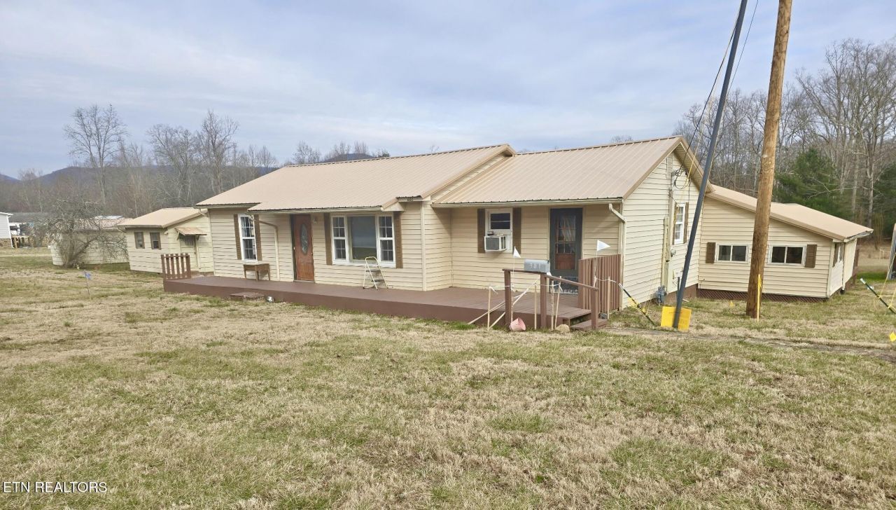601 Liberty Rd, Wartburg, TN 37887 Main Photo
