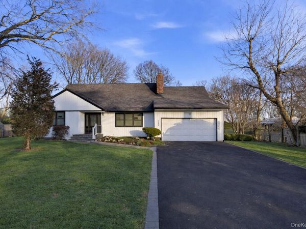 1395 Gardiner Drive , Bay Shore, NY 11706