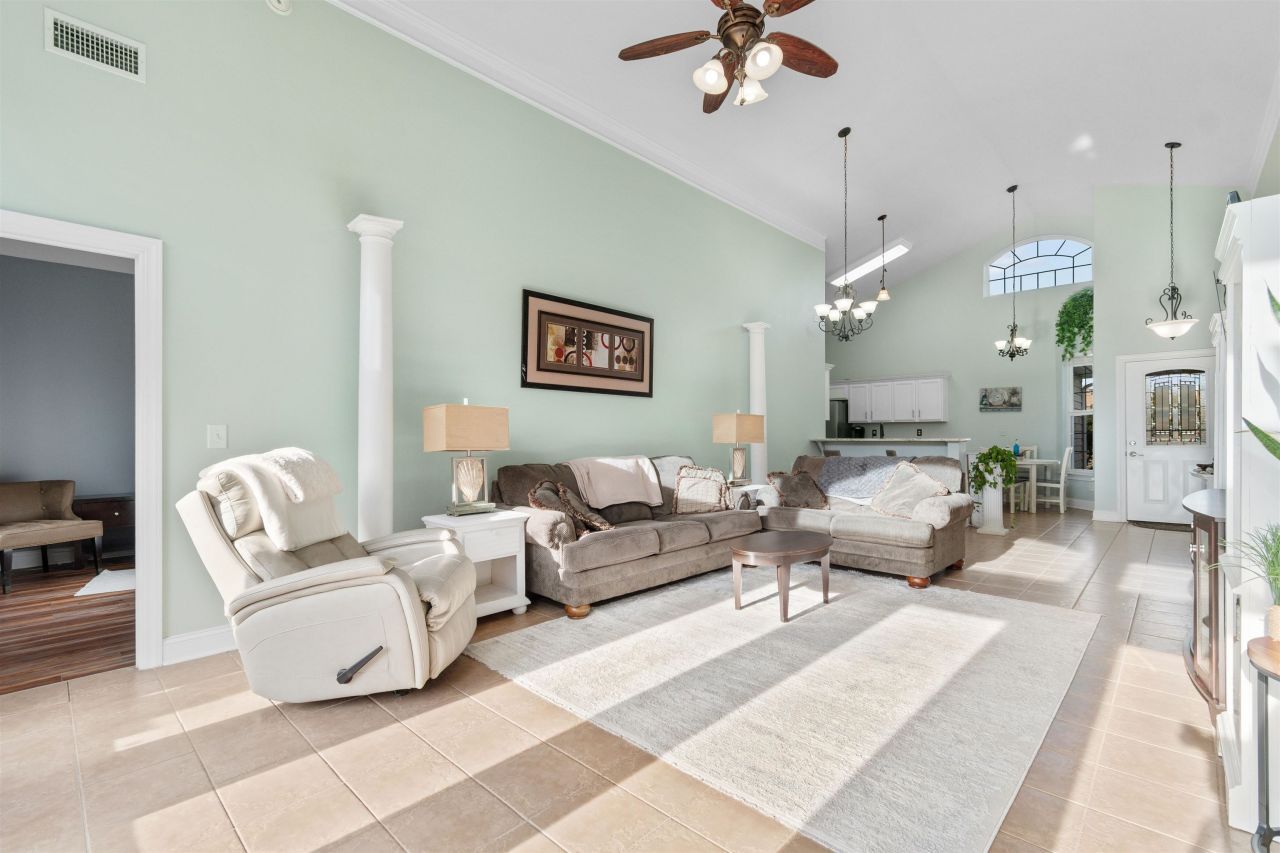 327 William St. Photo 12