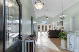 327 William St. photo 4