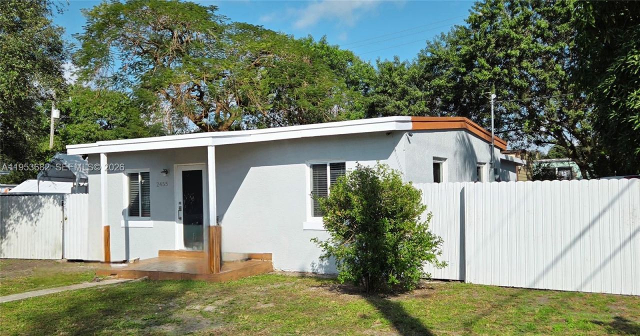 2455 NW 161st St, Miami Gardens, FL 33054 Photo