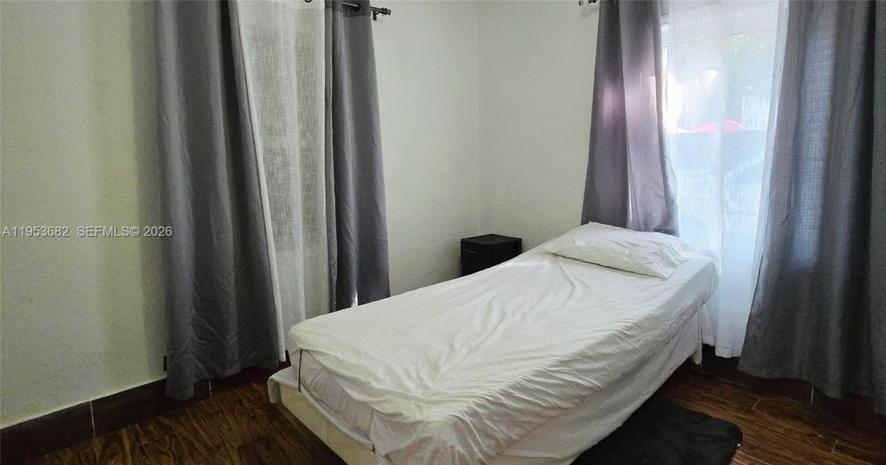 2455 NW 161st St, Miami Gardens, FL 33054 Photo